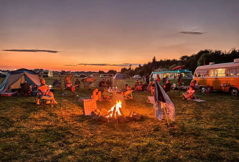 Camping i pole namiotowe nad jeziorem w Krainie Dobrej Energii pod Legnicą