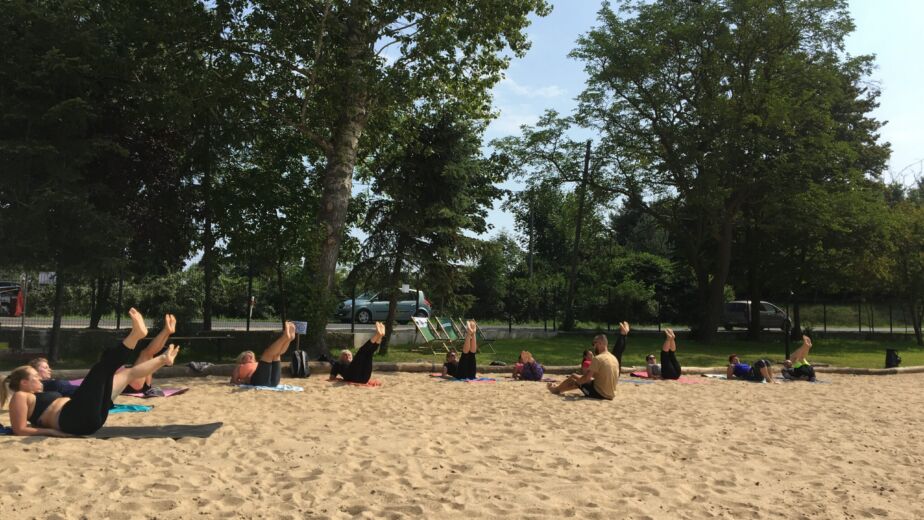 pilates na plazy kraina dobrej energii nasze atrakcje 18 scaled 1